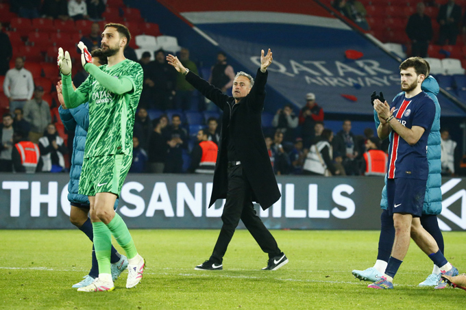 PSG Đánh Bại Arsenal, HLV Luis Enrique Mỉa Mai Premier League