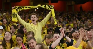 Người Hâm Mộ Bodo/Glimt Hi sinh Đặc Sản Để Có Vé Xem Trận Bán Kết Europa League